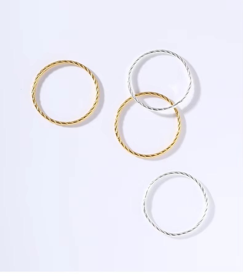 CLASSY MINIMALIST RING