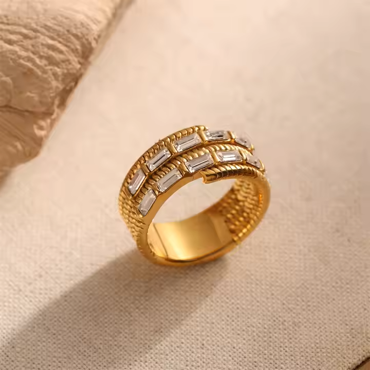 GOLD BAGUETTE RING