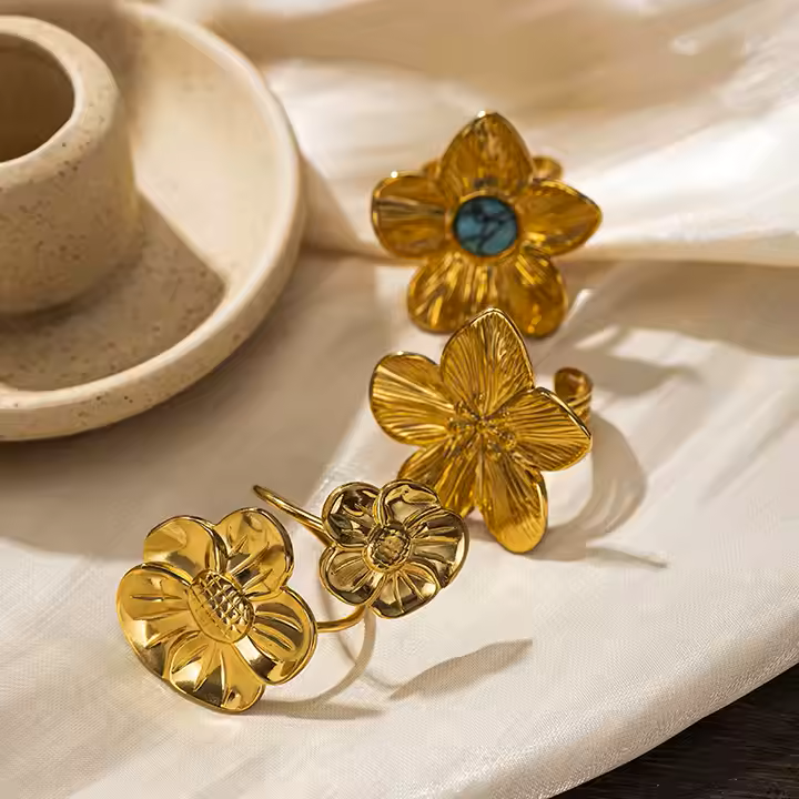 ELEGANT FLOWER RING