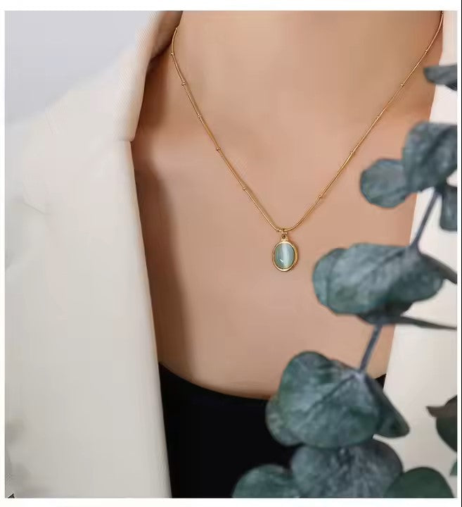 GREEN STONE NECKLACE