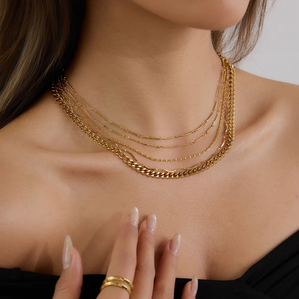 GEOMETRIC HANDMADE NECKLACE