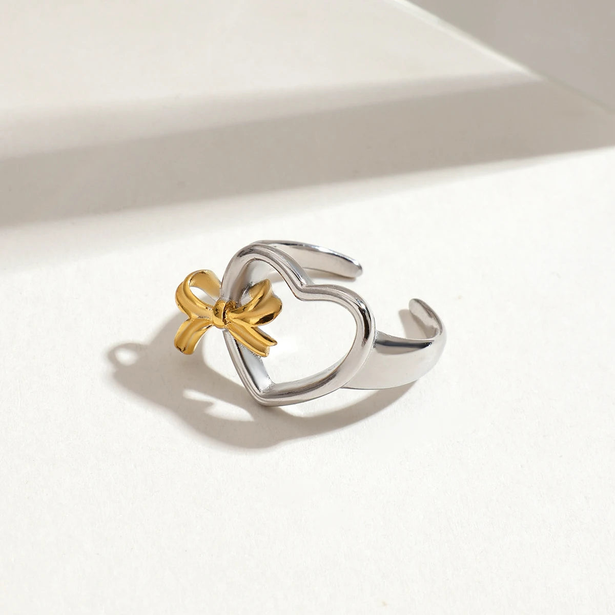 HEART & BOW RING