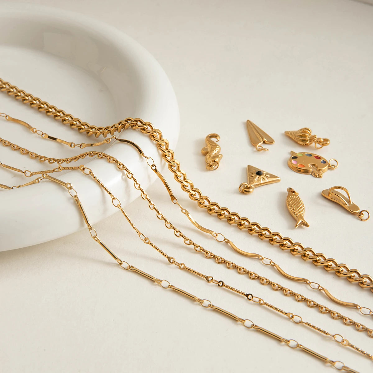 GEOMETRIC HANDMADE NECKLACE
