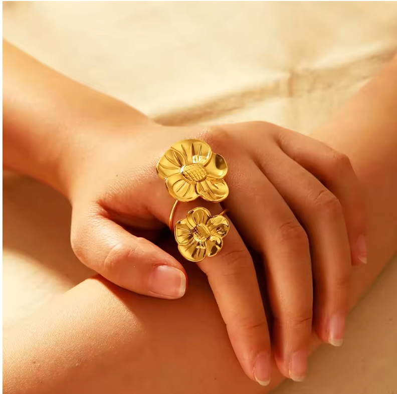 ELEGANT FLOWER RING