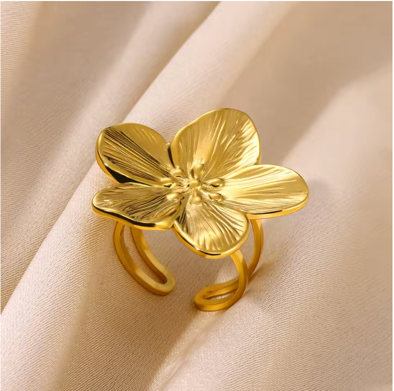 ELEGANT FLOWER RING