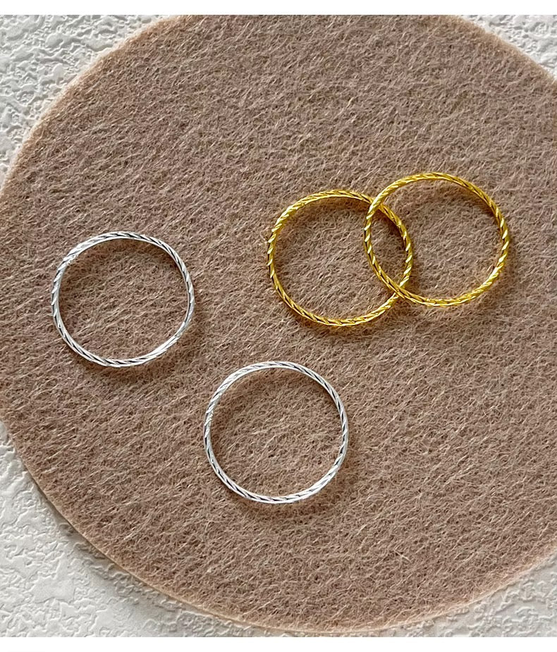 CLASSY MINIMALIST RING