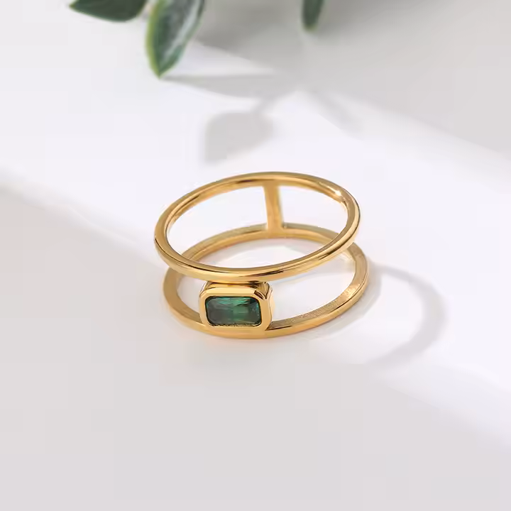 GREEN EMERALD RING