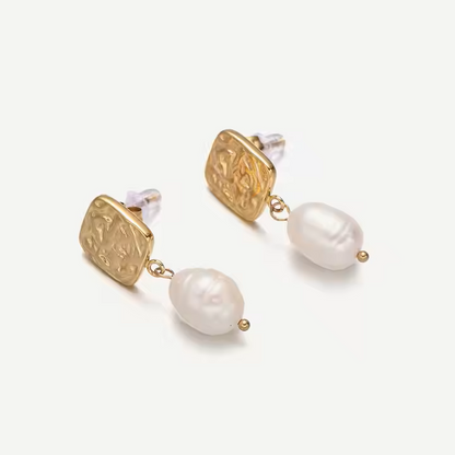 FRESHWATER PEARL EARRINGS