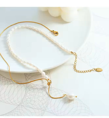 PEARLS AND GOLD NECKLACE