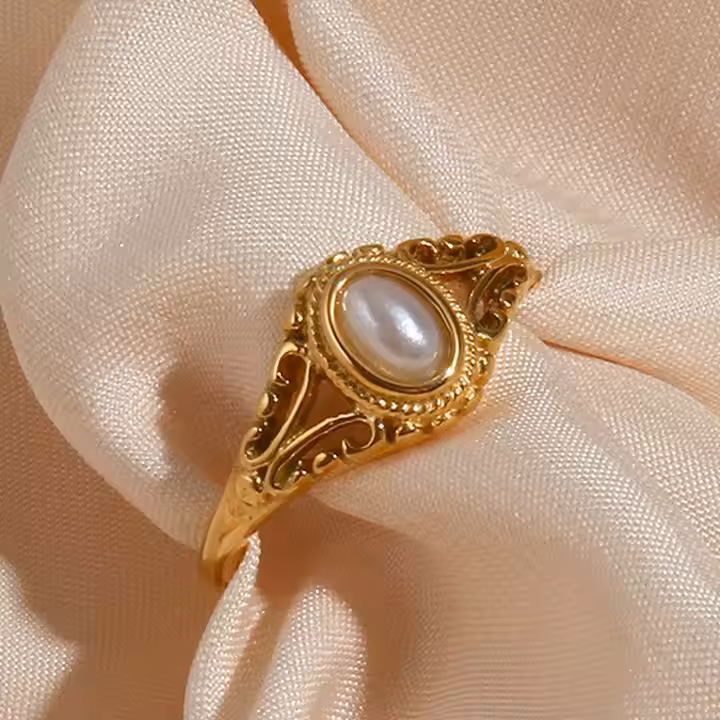 VINTAGE PEARL RING