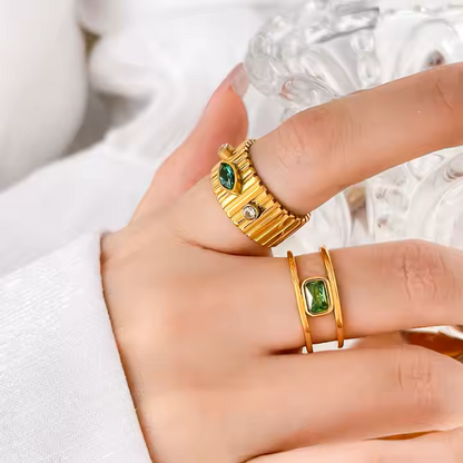 GREEN EMERALD RING