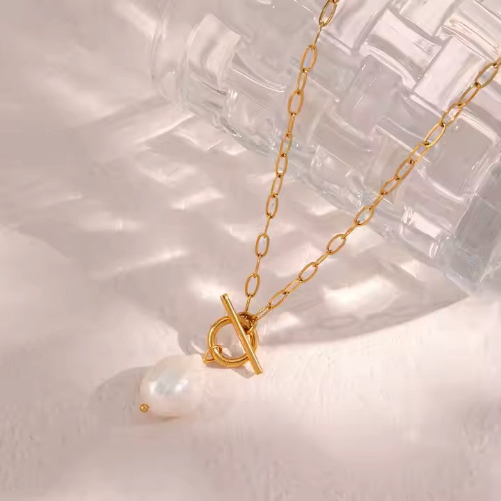 BAROQUE PEARL NECKLACE