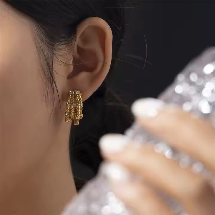 FASHIONABLE EARRINGS