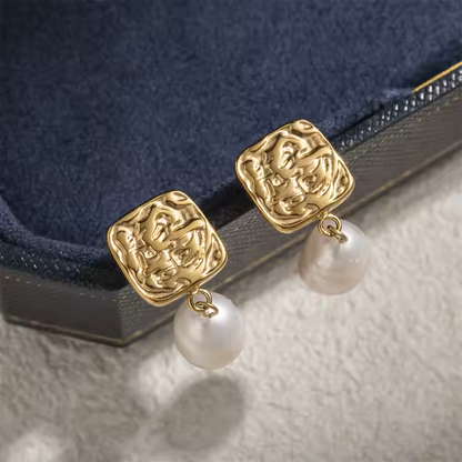 FRESHWATER PEARL EARRINGS