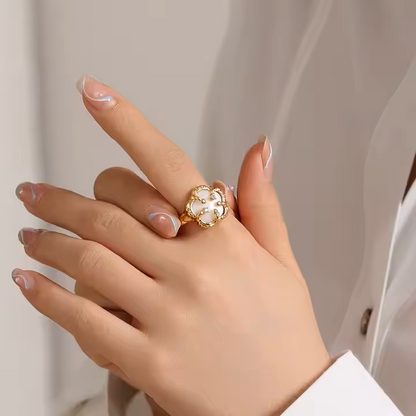 VINTAGE FLOWER SHAPE RING