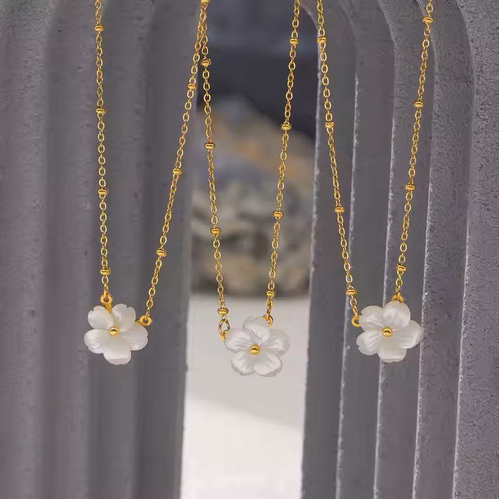 PEARL FLOWER NECKLACE