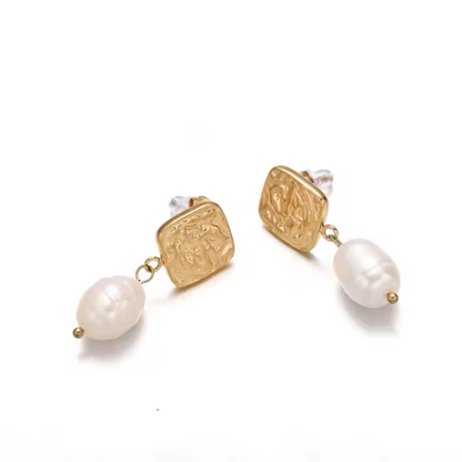 FRESHWATER PEARL EARRINGS
