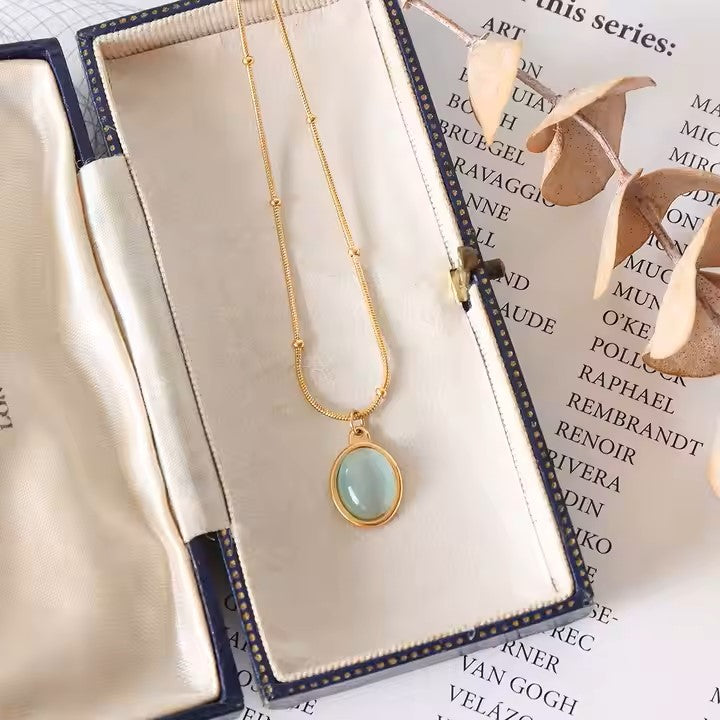 GREEN STONE NECKLACE