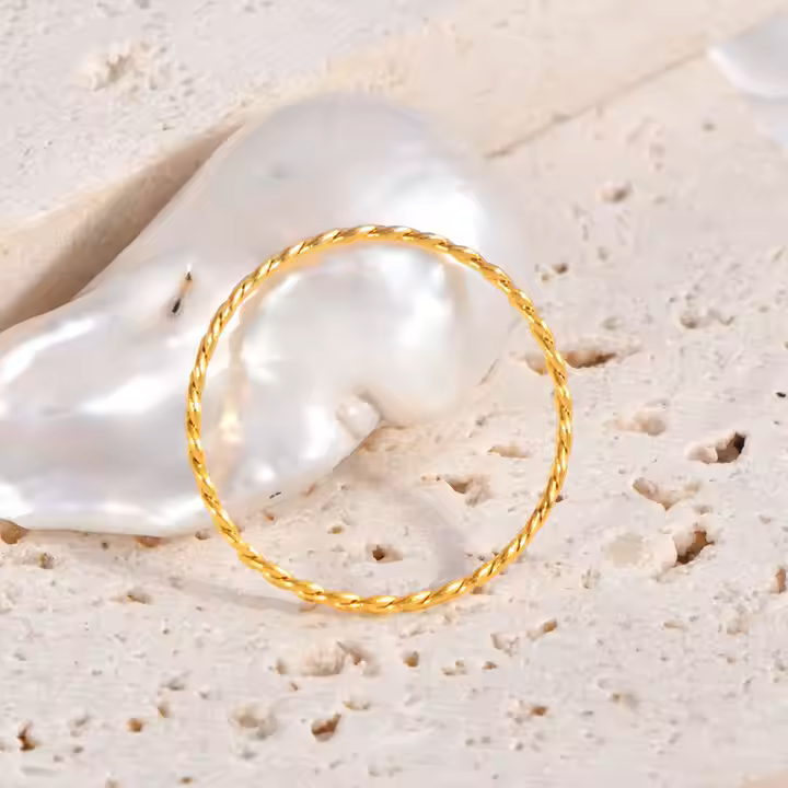 MINIMALIST RING