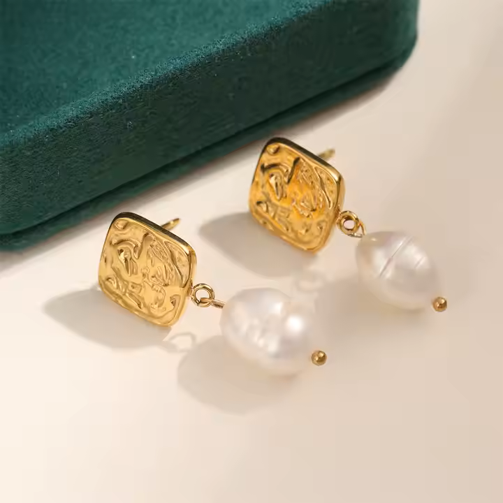 FRESHWATER PEARL EARRINGS