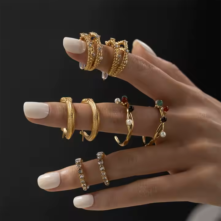 FASHIONABLE EARRINGS