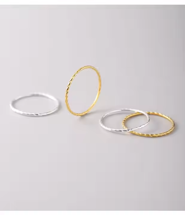 MINIMALIST RING