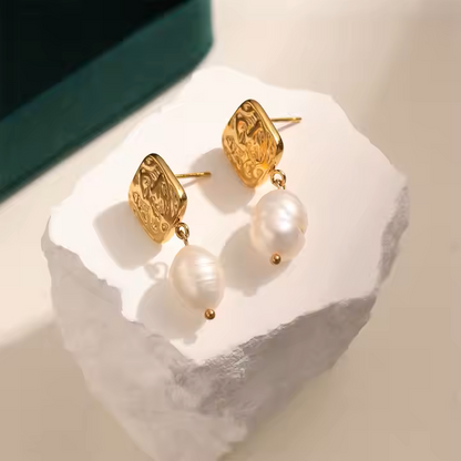 FRESHWATER PEARL EARRINGS