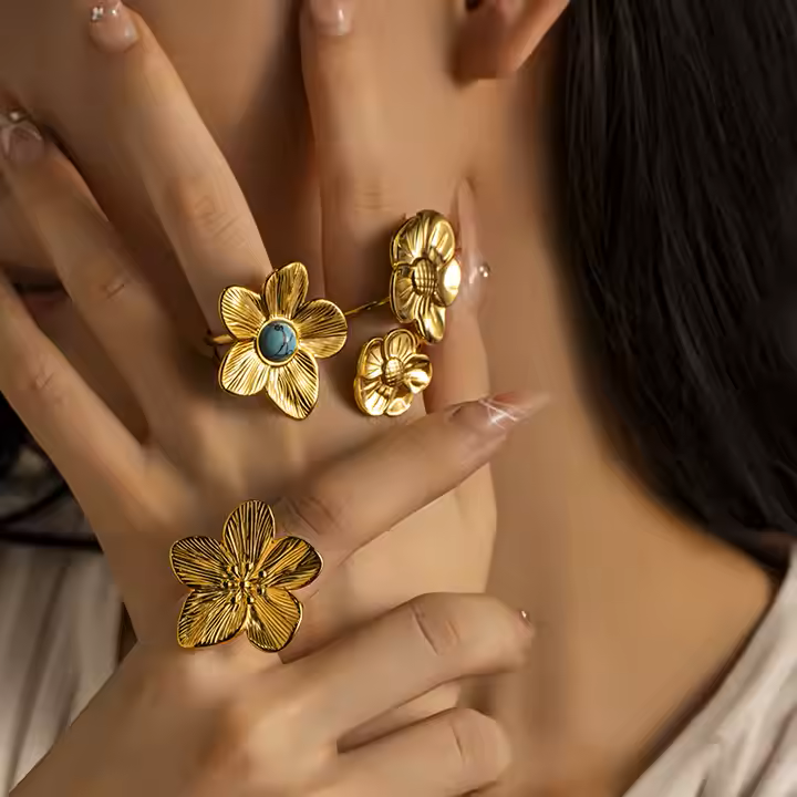 ELEGANT FLOWER RING