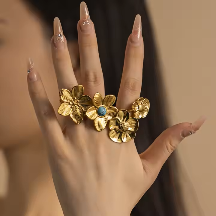 ELEGANT FLOWER RING