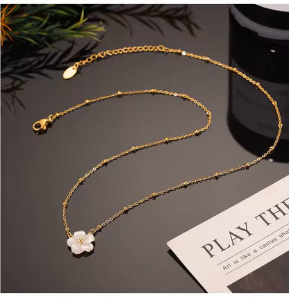 PEARL FLOWER NECKLACE