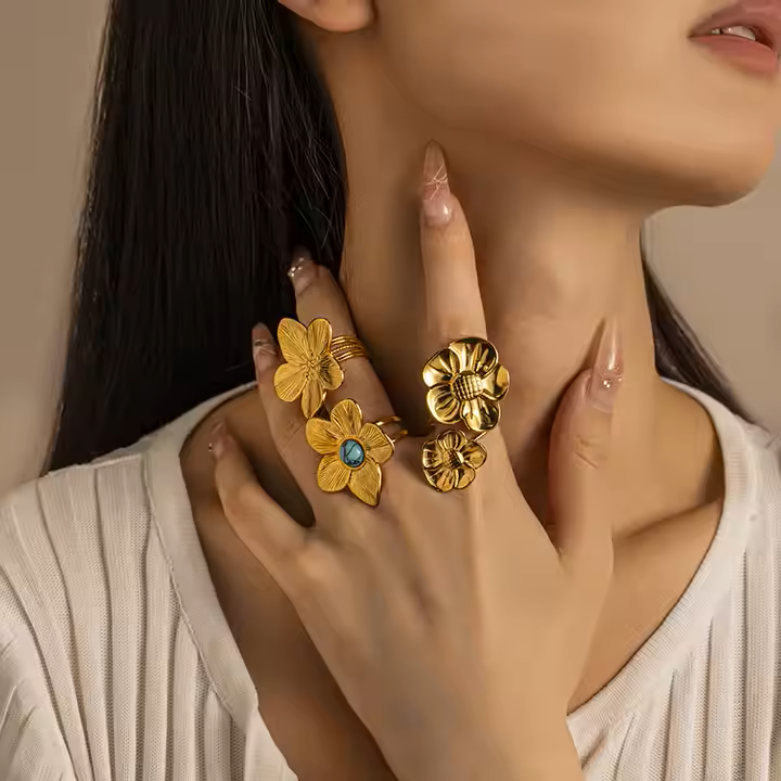 ELEGANT FLOWER RING