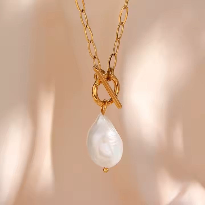BAROQUE PEARL NECKLACE