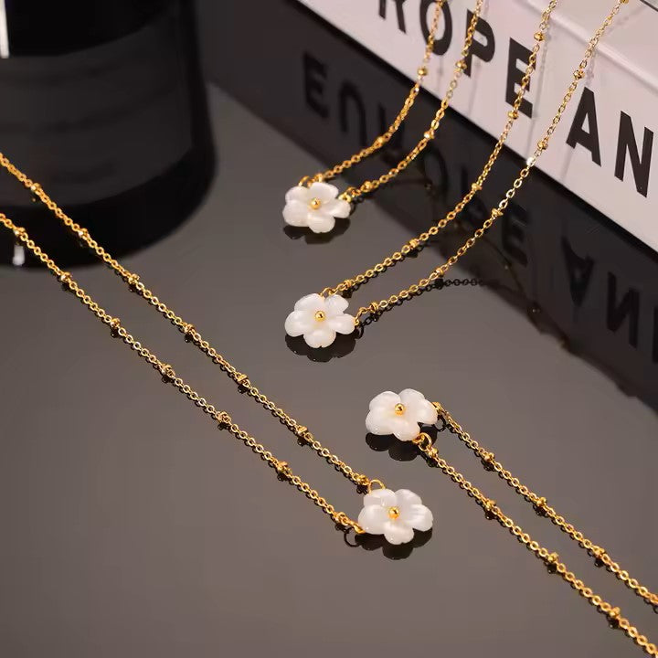 PEARL FLOWER NECKLACE