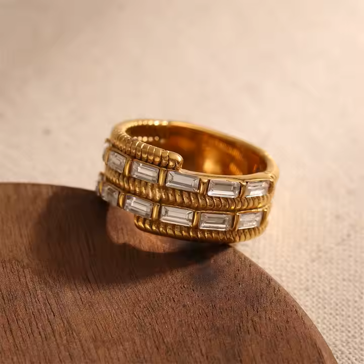 GOLD BAGUETTE RING