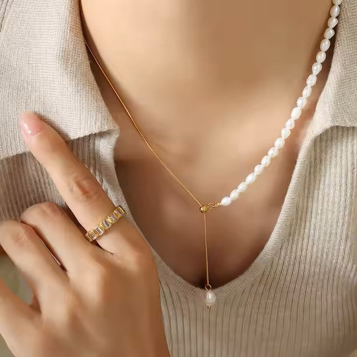 PEARLS AND GOLD NECKLACE