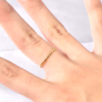 MINIMALIST RING
