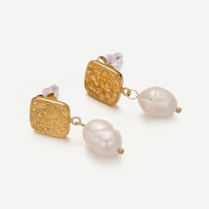 FRESHWATER PEARL EARRINGS