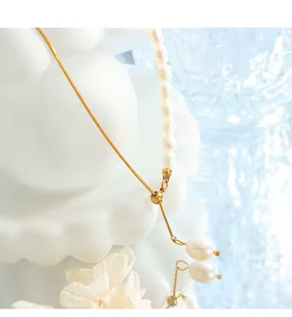 PEARLS AND GOLD NECKLACE