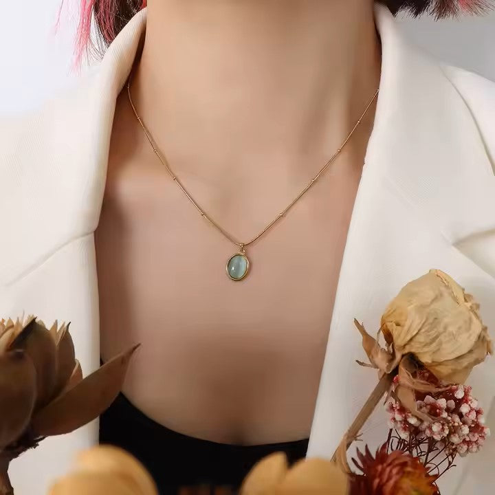 GREEN STONE NECKLACE