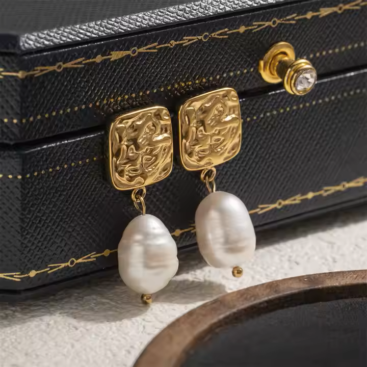 FRESHWATER PEARL EARRINGS