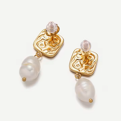 FRESHWATER PEARL EARRINGS