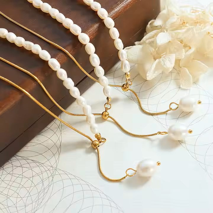 PEARLS AND GOLD NECKLACE