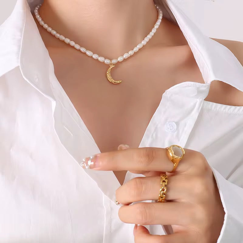 FRESH WATER PEARL NECKLACE