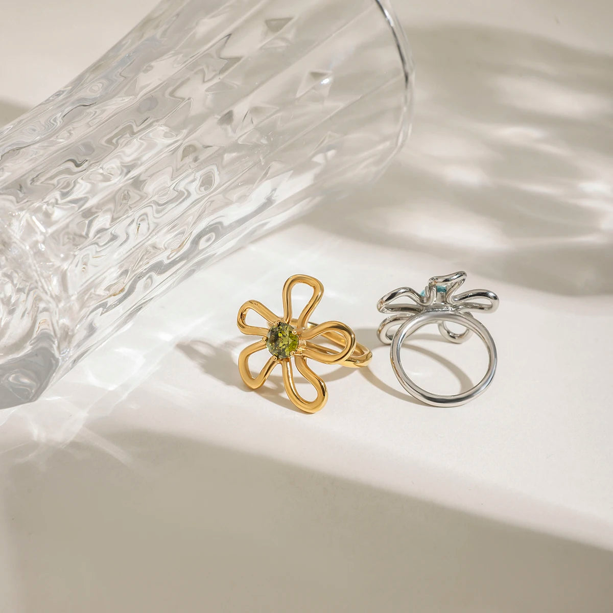 FLOWER LINE RING