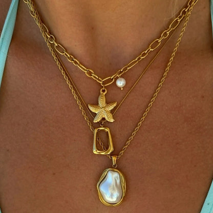 STARFISH PENDANT NECKLACE