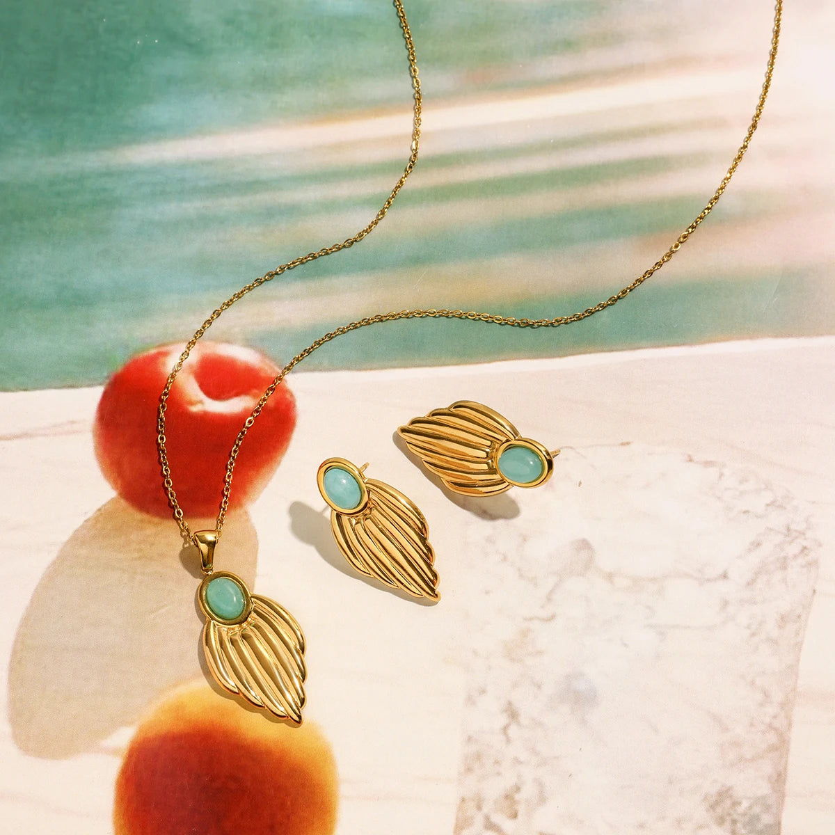 LEAF PENDANT NECKLACE