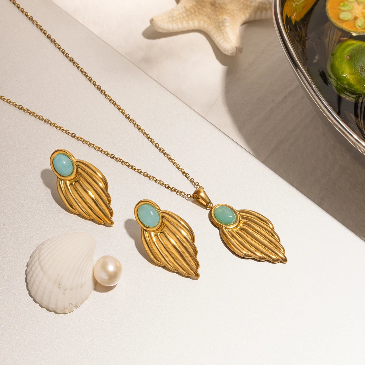 LEAF PENDANT NECKLACE