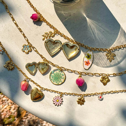 FLOWER PENDANT NECKLACE