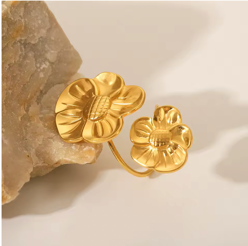 ELEGANT FLOWER RING
