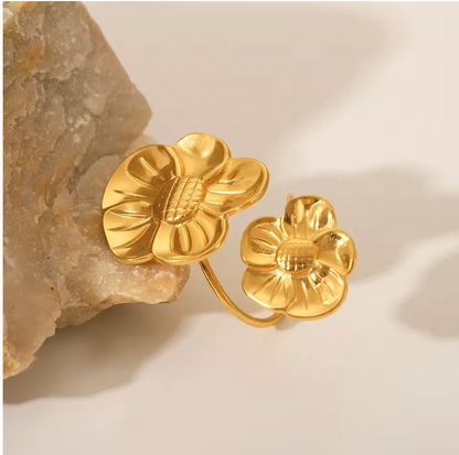 ELEGANT FLOWER RING